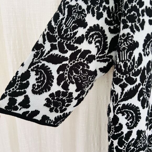 Jessica London Black & White Floral Soft Stretchy Cardigan Sweater - Plus 26/28 - Picture 3 of 10